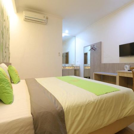 Hotel Huswah Airport Тангеранг Экстерьер фото
