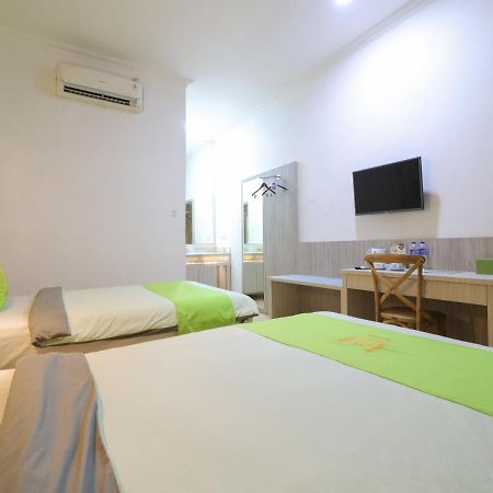 Hotel Huswah Airport Тангеранг Экстерьер фото