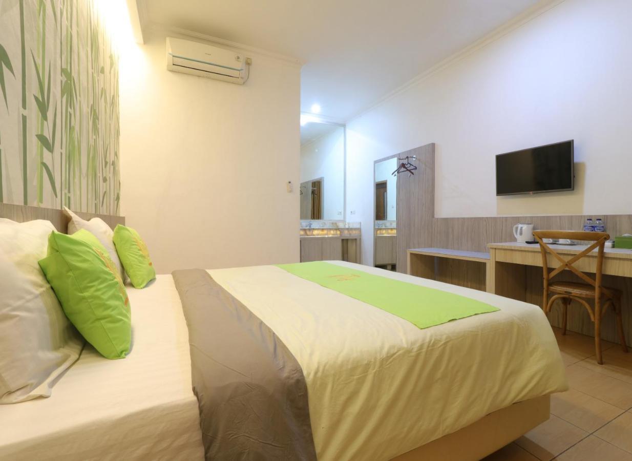Hotel Huswah Airport Тангеранг Экстерьер фото