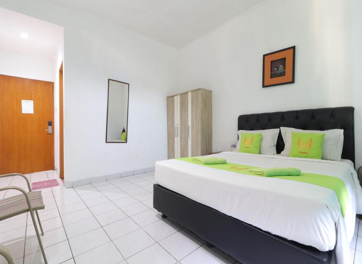 Hotel Huswah Airport Тангеранг Экстерьер фото