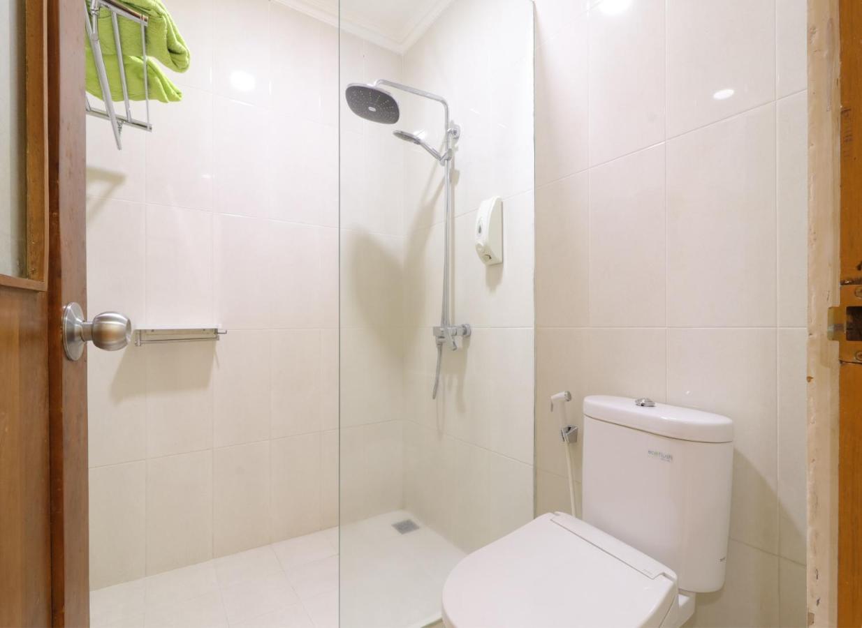 Hotel Huswah Airport Тангеранг Экстерьер фото
