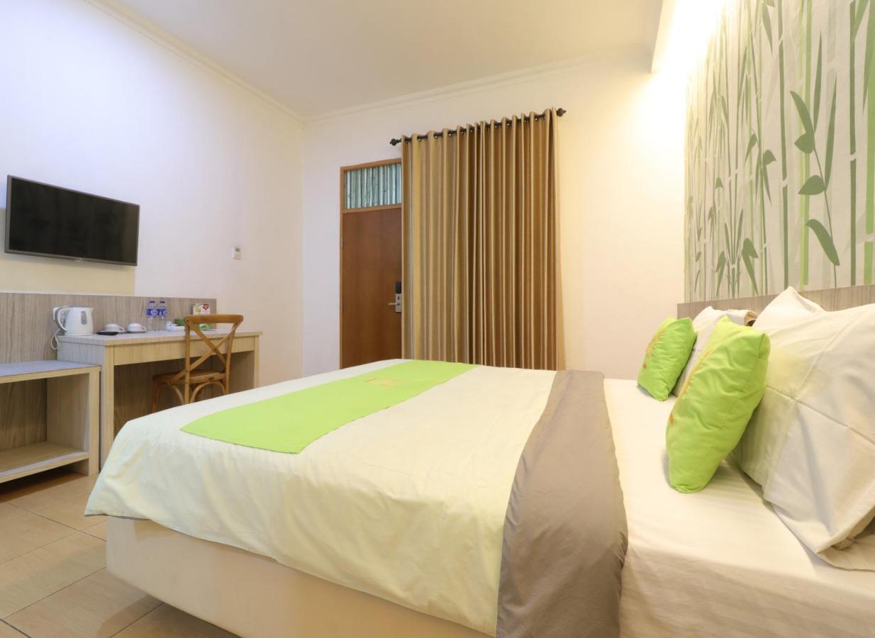 Hotel Huswah Airport Тангеранг Экстерьер фото