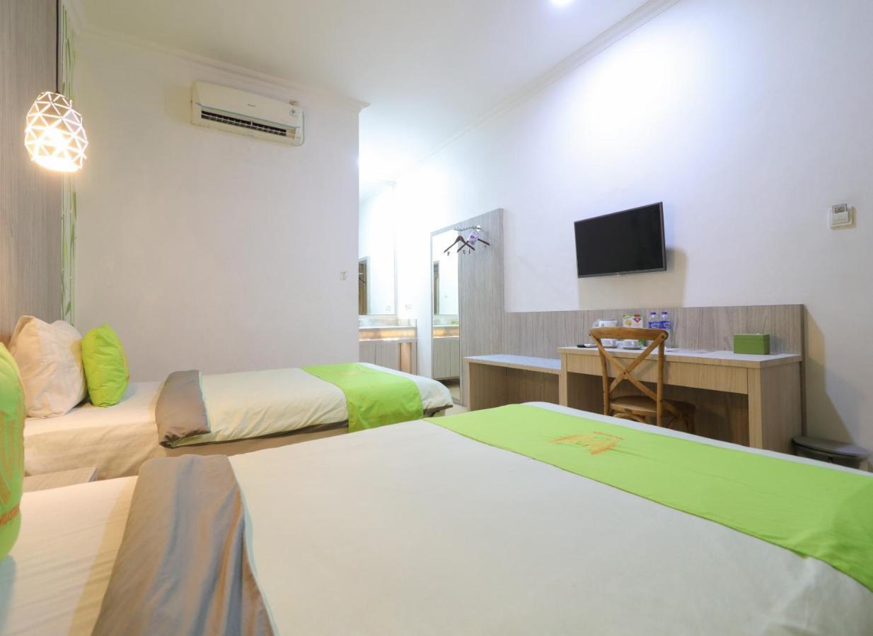 Hotel Huswah Airport Тангеранг Экстерьер фото
