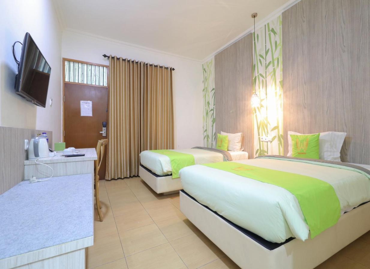 Hotel Huswah Airport Тангеранг Экстерьер фото