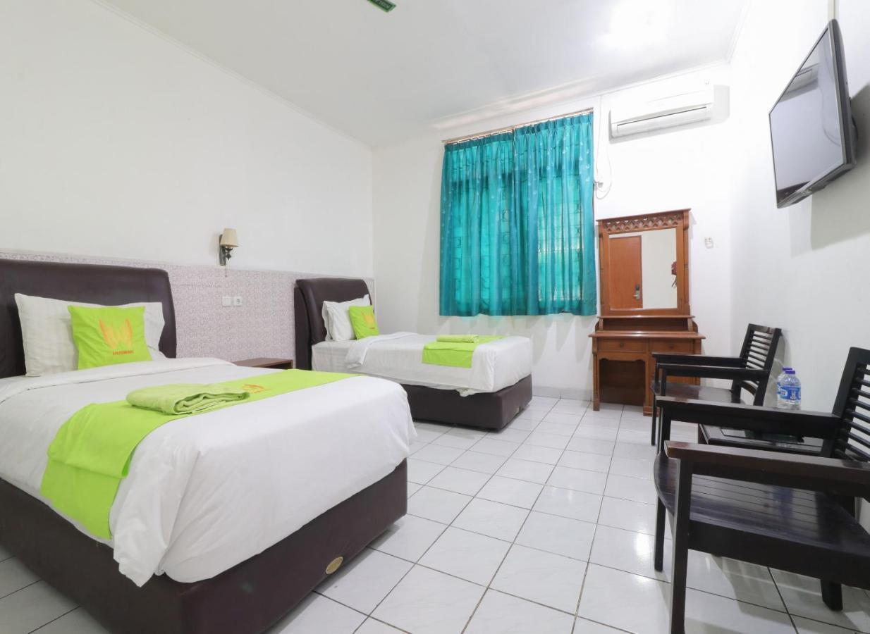 Hotel Huswah Airport Тангеранг Экстерьер фото