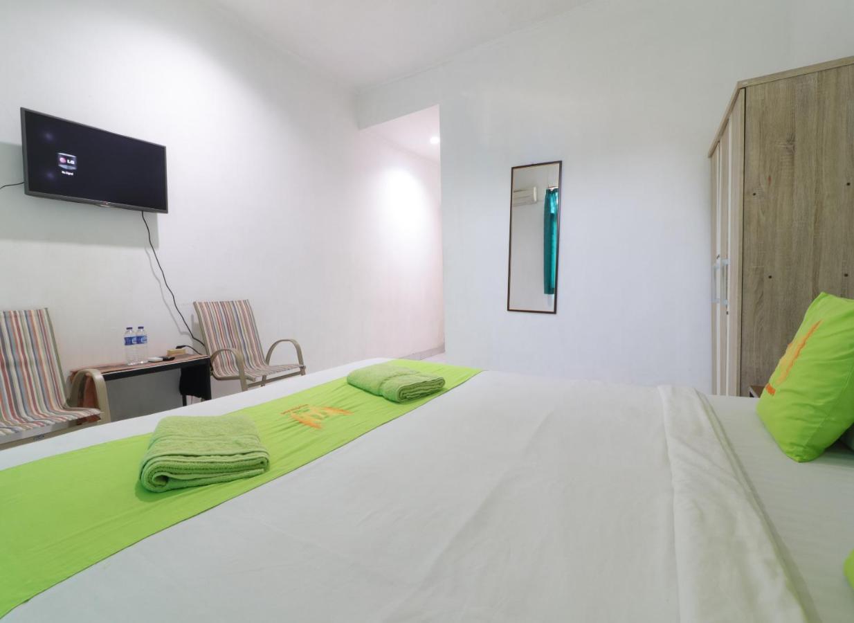 Hotel Huswah Airport Тангеранг Экстерьер фото