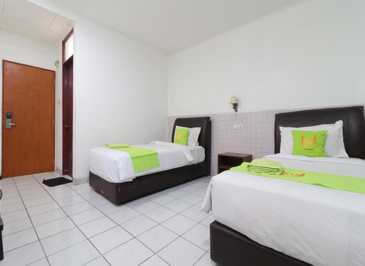 Hotel Huswah Airport Тангеранг Экстерьер фото