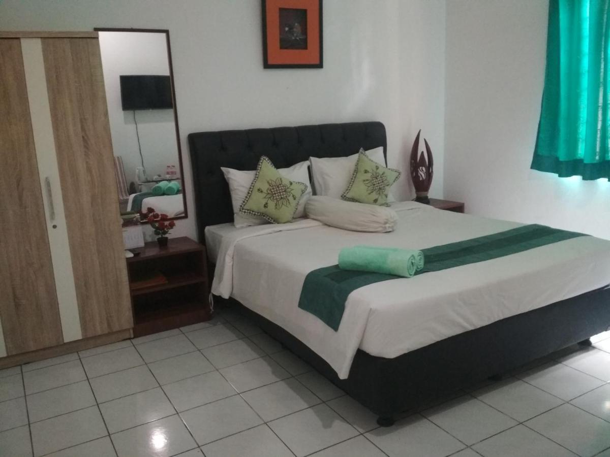 Hotel Huswah Airport Тангеранг Экстерьер фото