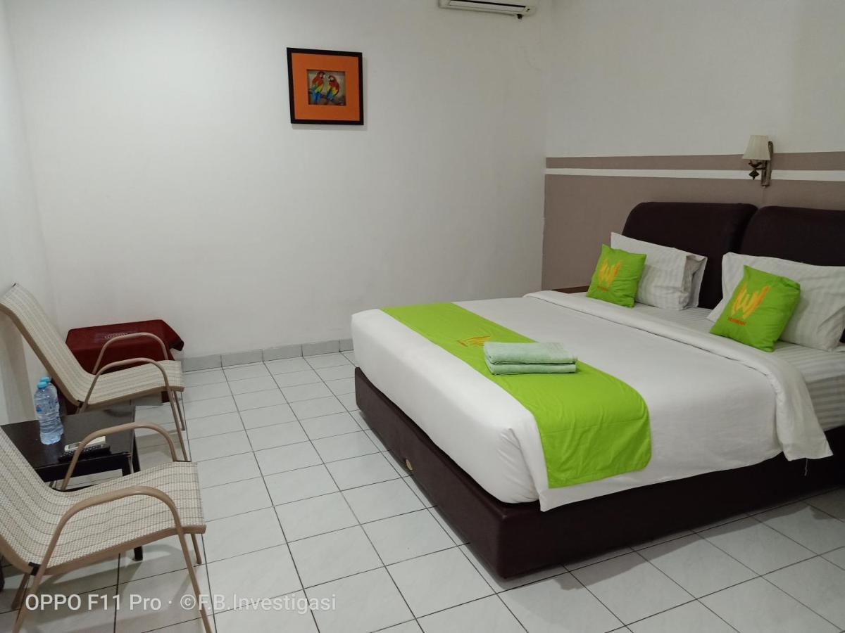 Hotel Huswah Airport Тангеранг Экстерьер фото